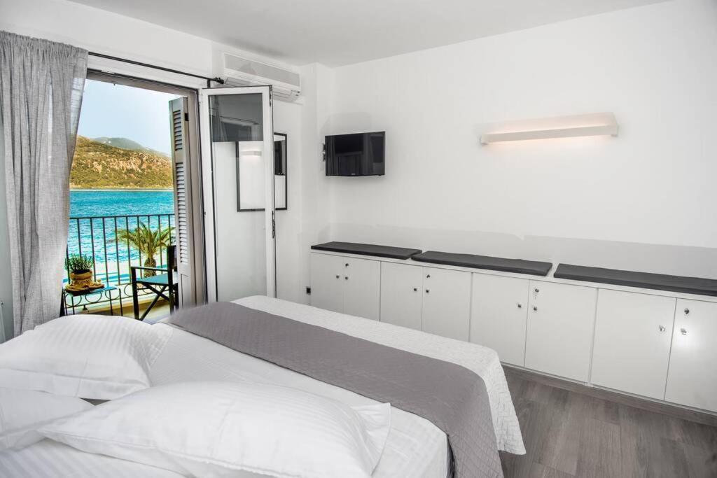 A & B Minimal Suite With Sea View In Argostoli Екстер'єр фото