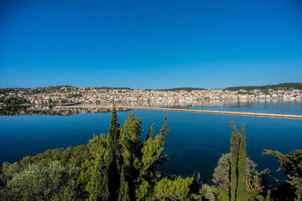A & B Minimal Suite With Sea View In Argostoli Екстер'єр фото