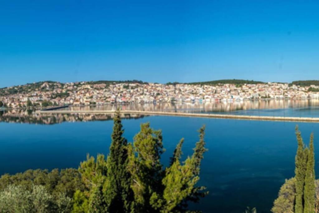 A & B Minimal Suite With Sea View In Argostoli Екстер'єр фото