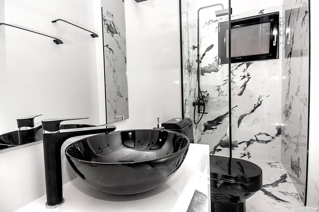 A & B Minimal Suite With Sea View In Argostoli Екстер'єр фото