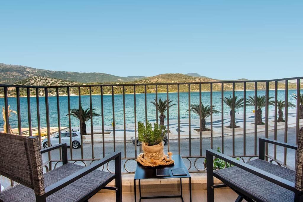 A & B Minimal Suite With Sea View In Argostoli Екстер'єр фото