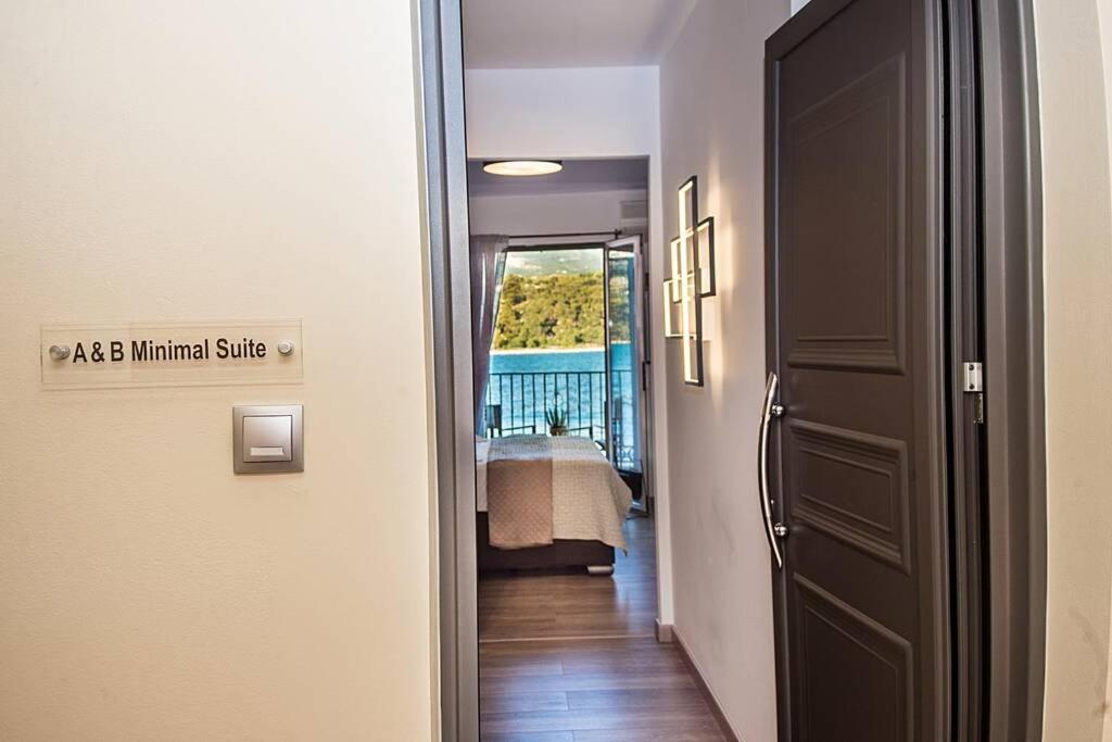 A & B Minimal Suite With Sea View In Argostoli Екстер'єр фото