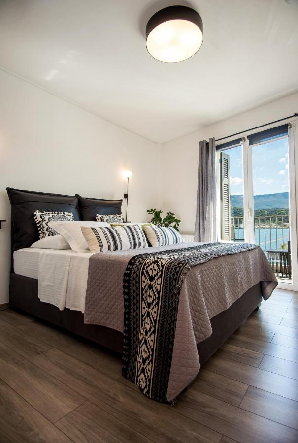 A & B Minimal Suite With Sea View In Argostoli Екстер'єр фото