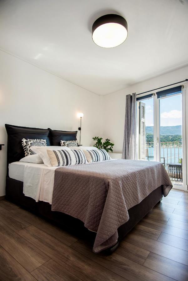 A & B Minimal Suite With Sea View In Argostoli Екстер'єр фото