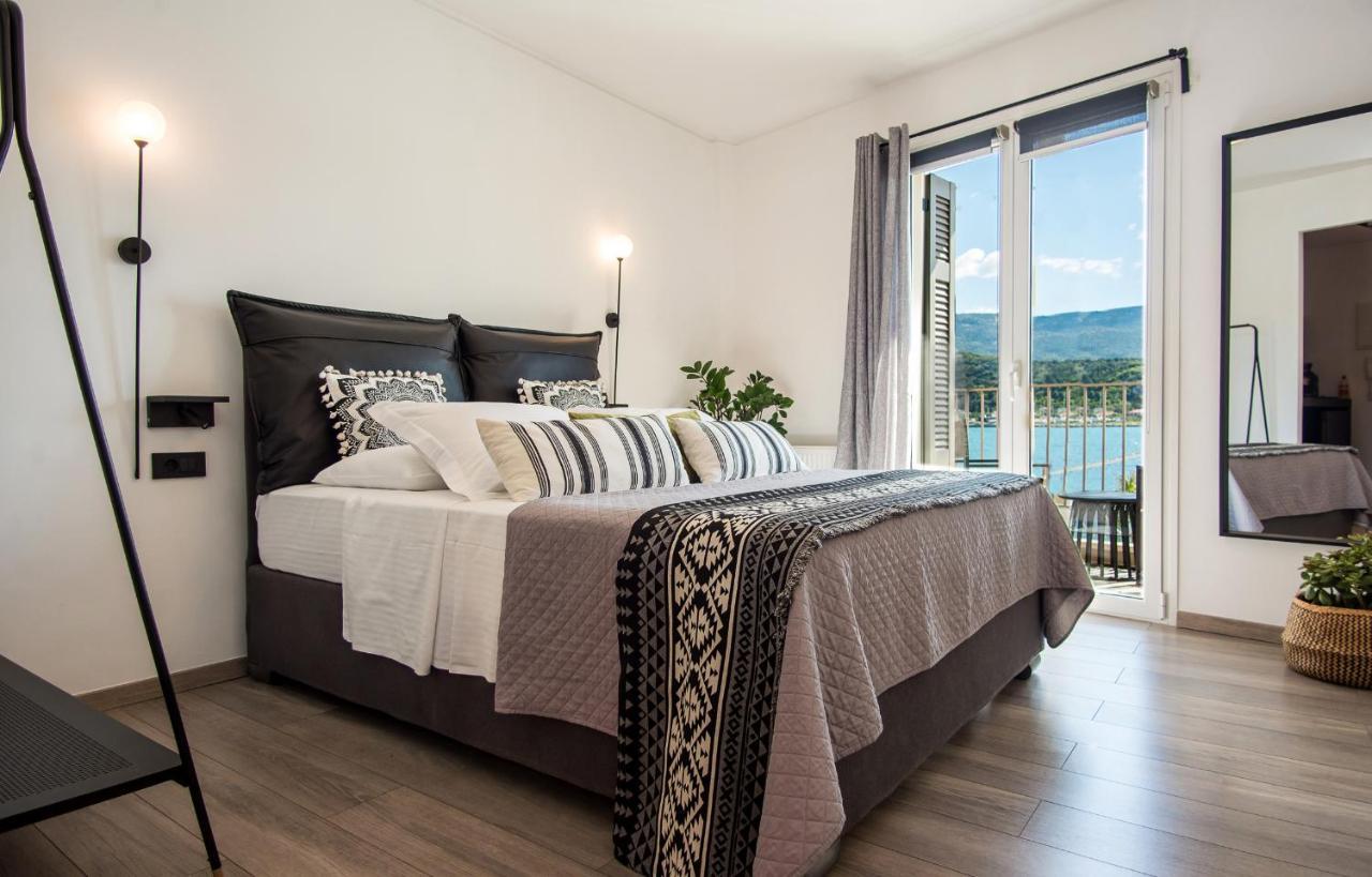 A & B Minimal Suite With Sea View In Argostoli Екстер'єр фото