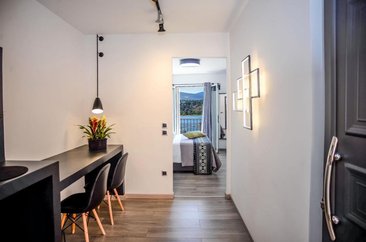 A & B Minimal Suite With Sea View In Argostoli Екстер'єр фото