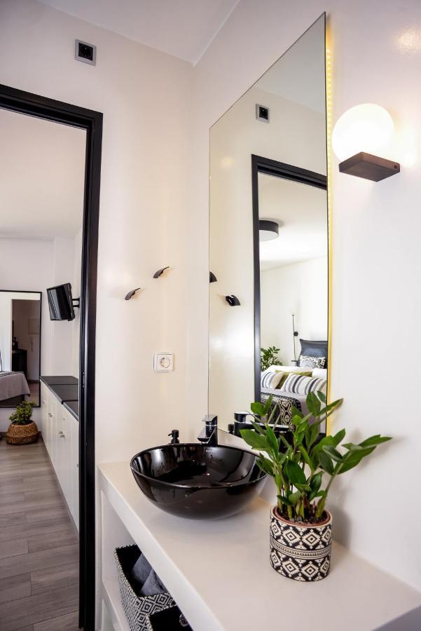 A & B Minimal Suite With Sea View In Argostoli Екстер'єр фото