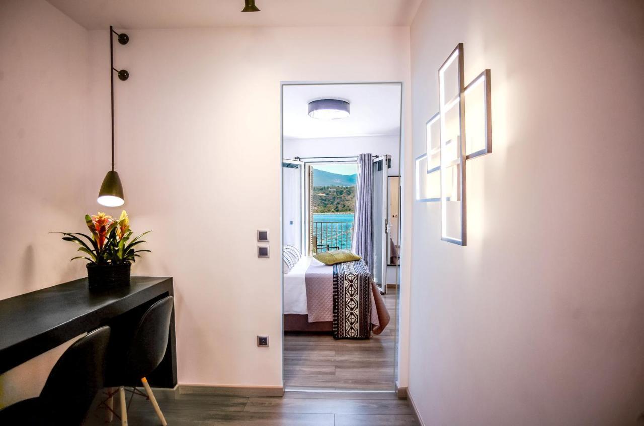 A & B Minimal Suite With Sea View In Argostoli Екстер'єр фото